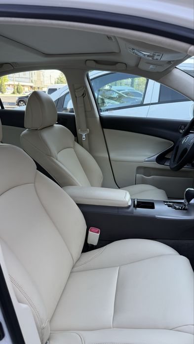 Lexus is250 4matic