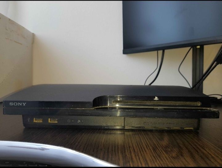 PlayStation 3 +5 jocuri + 2 controllere – pachet complet!