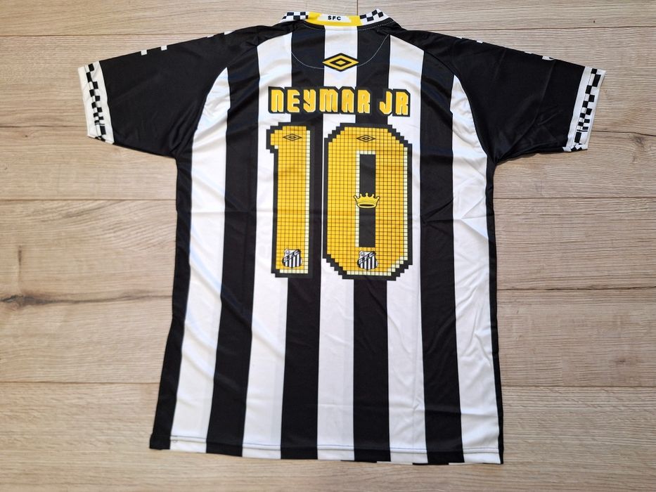 Футболна фланелка на Неймар Сантош  нов модел!!!