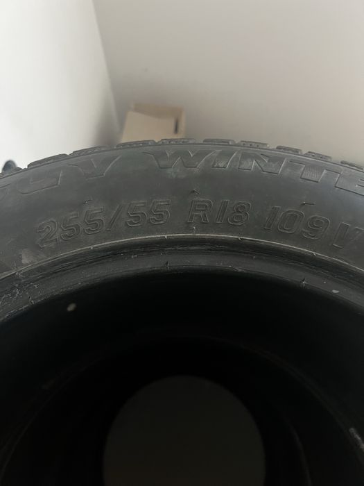 Продавам  зимни гуми 255/55/18 като нови