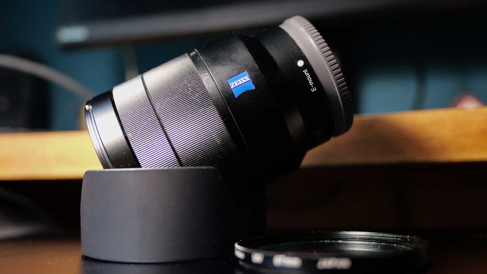 обектив Sony FE 24-70mm f/4 OSS Vario-Tessar