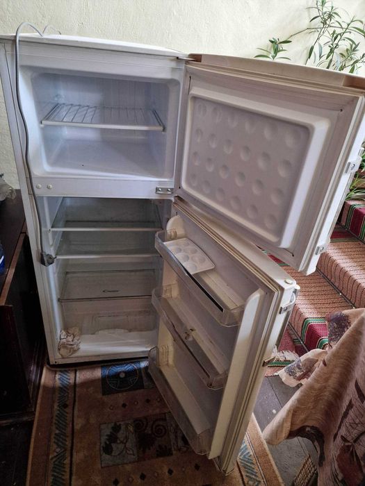 Продавам Хладилник CANDY