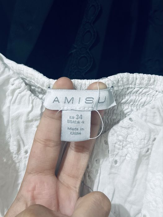 Нежна бяла лятна рокля – AMISU (Размер XS/34) Цената подлежи на коментар