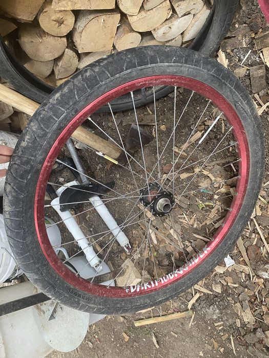 Vand roata si butuc pe fata in stare buna !