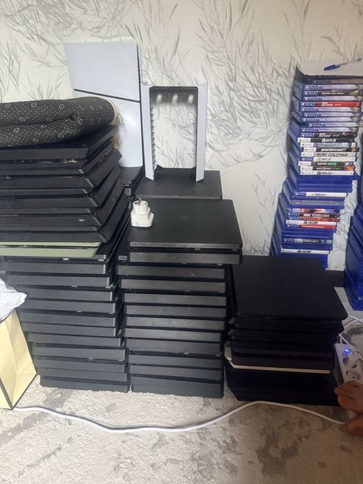 Playstation 4 slim