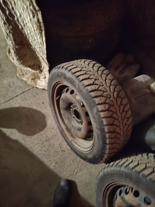 Продам комплект колёс на дисках зимние 205x55x16.