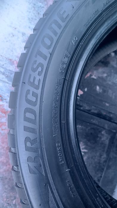 225/55/18 Bridgestone Дот 4022