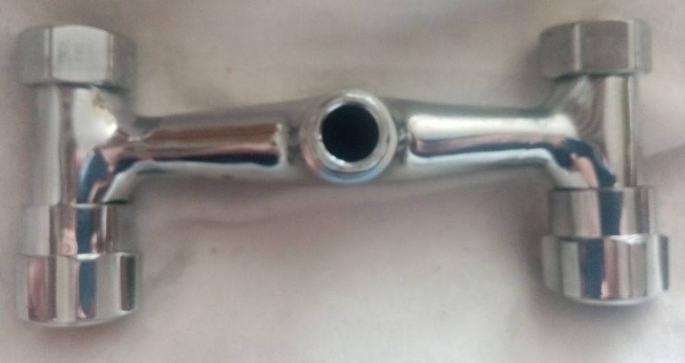 Продавам чисто нов смесител от неръждаема стомана, хромиран