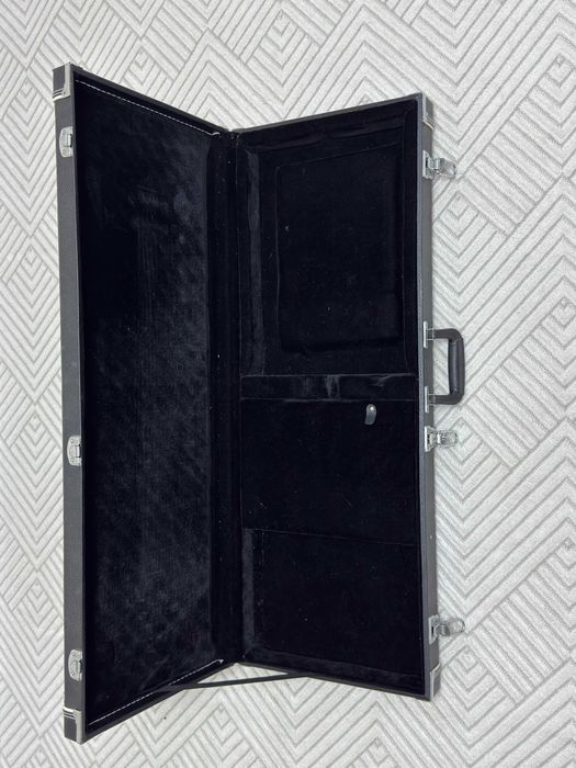 Жесткий кейс для электрогитар Fernandes