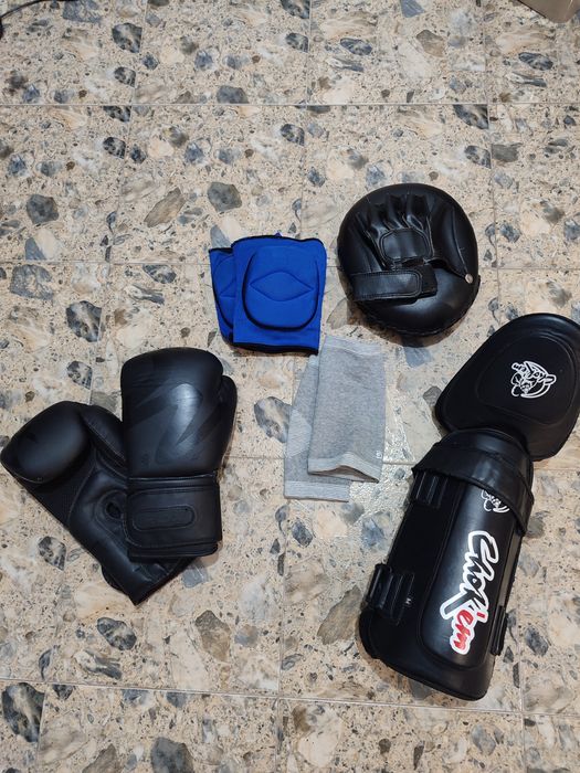 Боксови ръкавици и екипировка за mma, kickbox, муай тай, кикбокс, мма