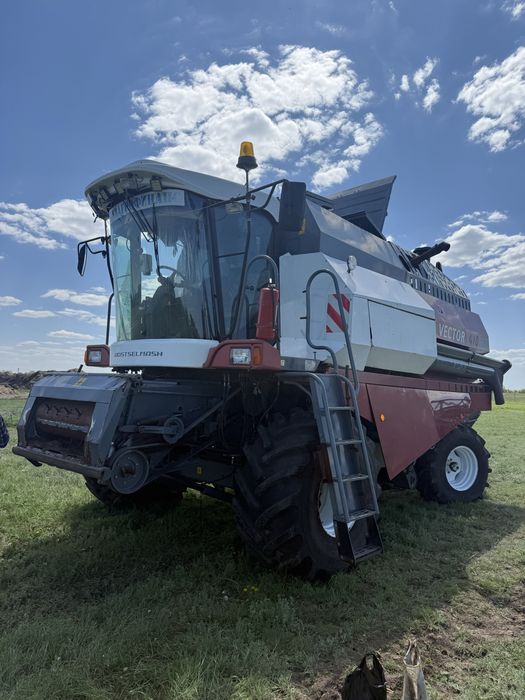 Продам комбайн Вектор 410 7 метров жатка
