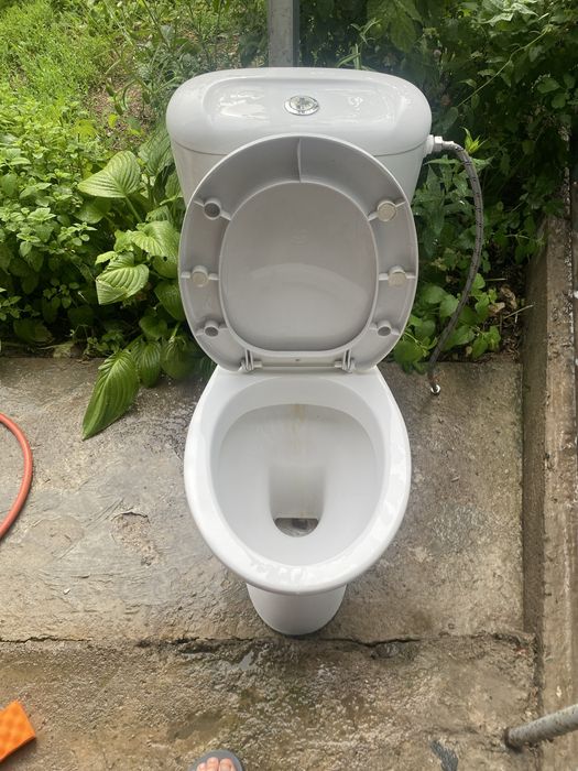 Продам унитаз в сборе