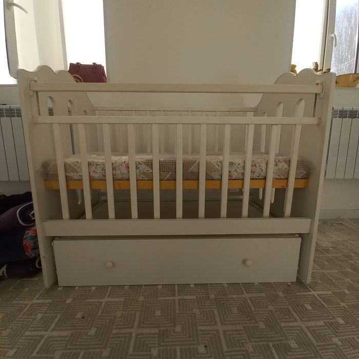 Манеж детский с маятником