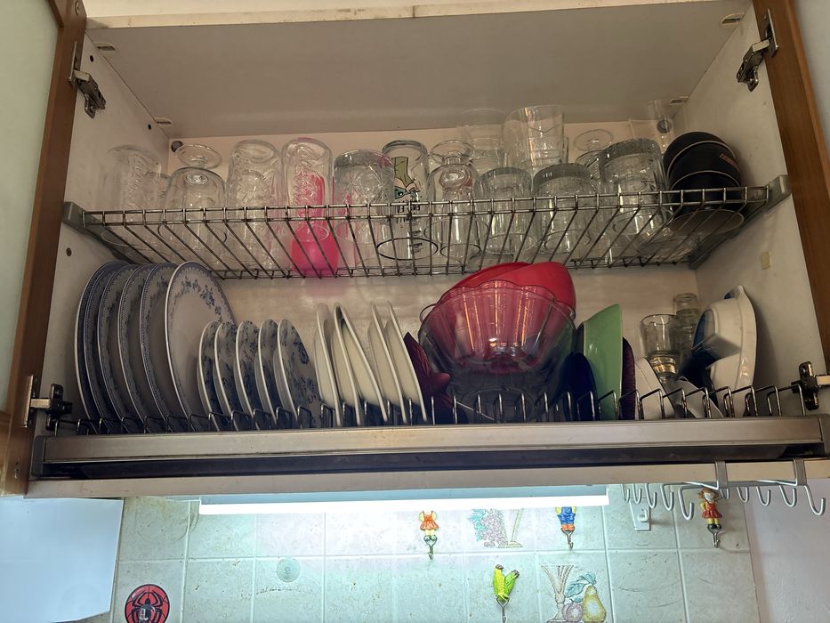 Кухня с печка, хладилник и абсорбатор