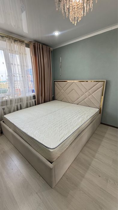 Продам кровать с матрасом