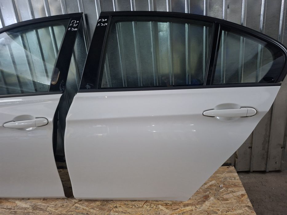 Usa Stanga Fata BMW F30 F31 Spate F30 culoare A300  cu macara și geam