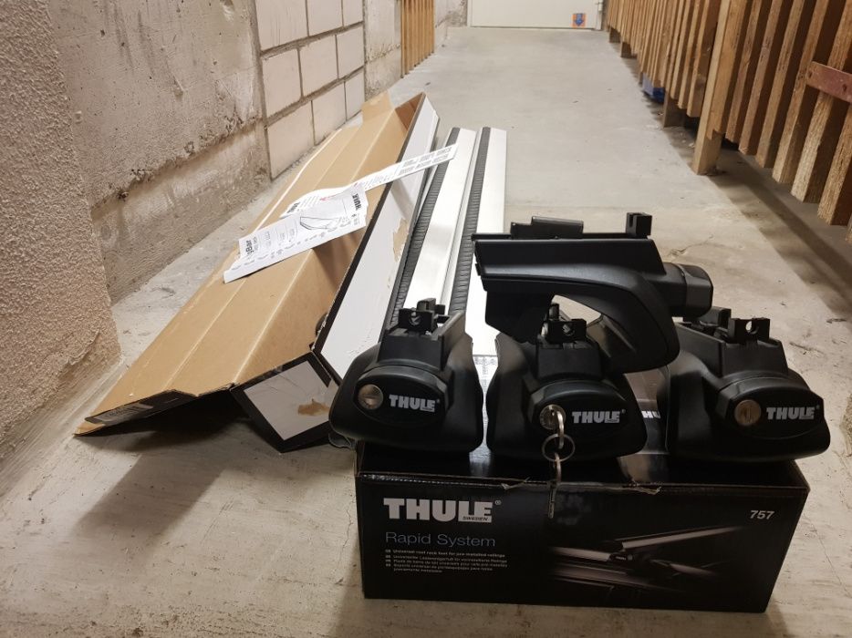 Thule Wingbar Evo сиви и черни в комплект със захвати