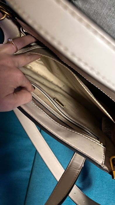 Голяма бежова чанта guess