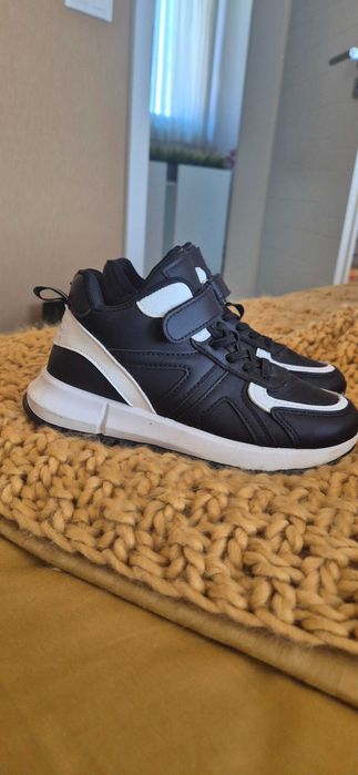 Кожени кецове, 33 номер