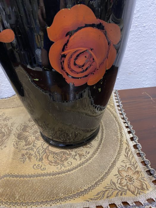 Големи стъклени вази изрисувани ръчно