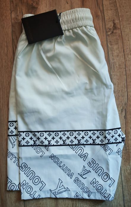 Pantaloni Scurti Model LV