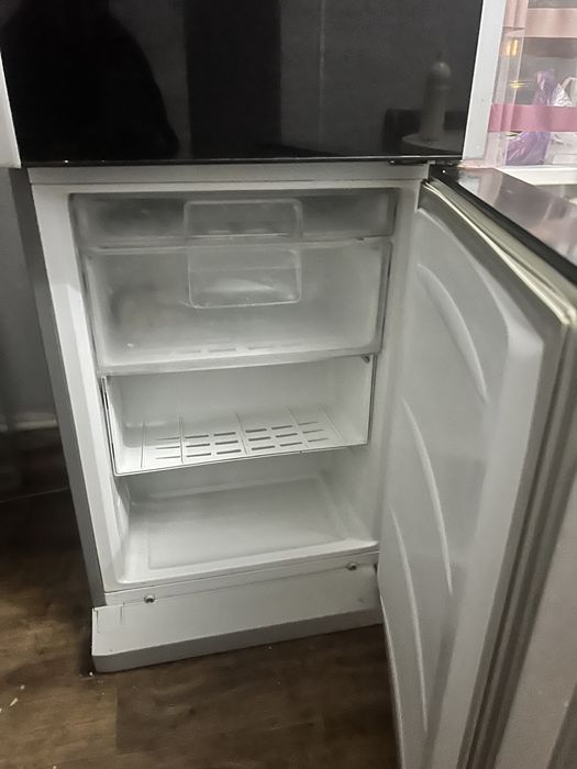 Холодильник LG сенсорный