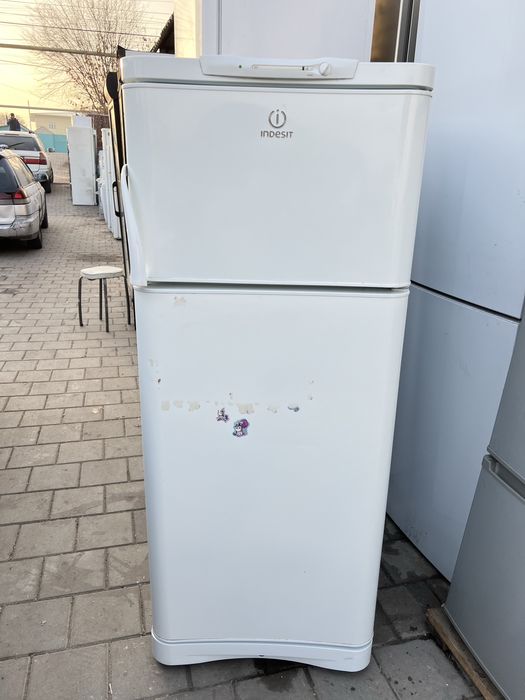 Холодильник Indesit