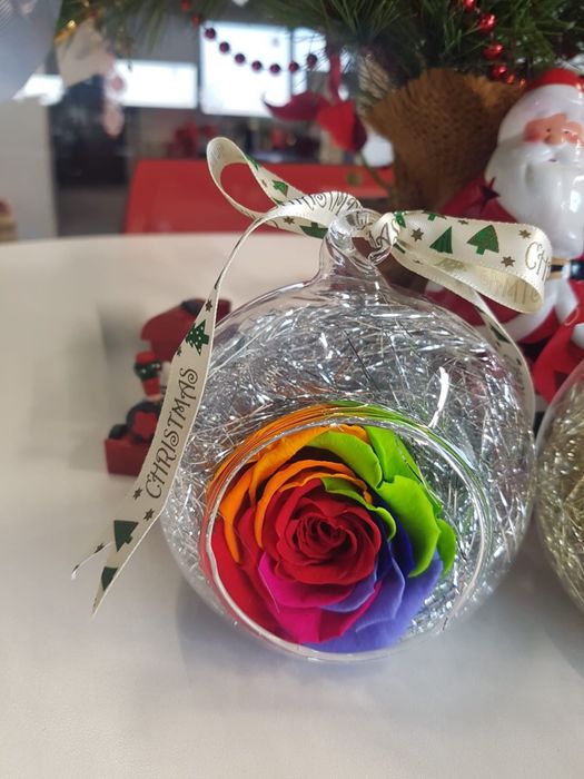 Trandafir criogenat in glob de sticla de 10 cm diametru