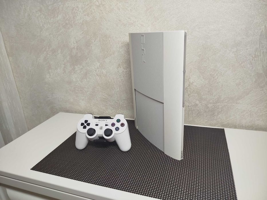 Playstation 3 Super Slim White