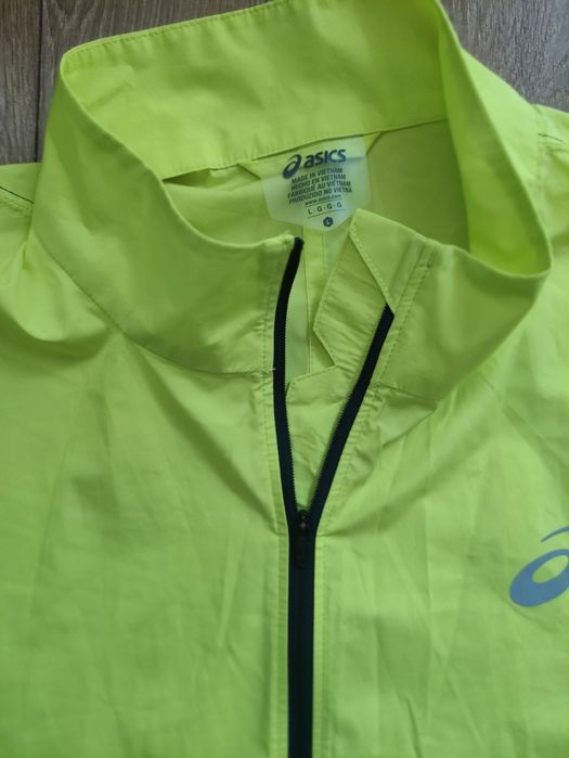 Яке против вятър ASICS