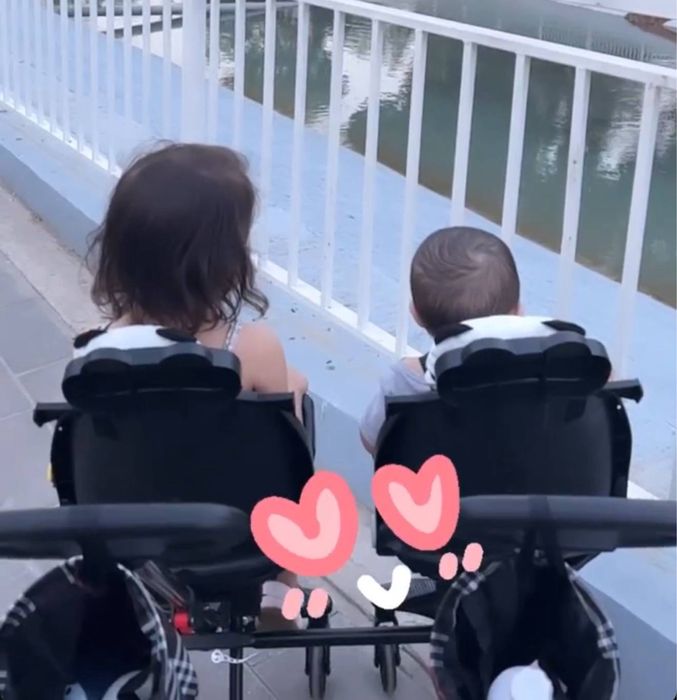 Коляска для двойни или погодок.