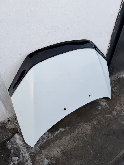 Капот на Гранту