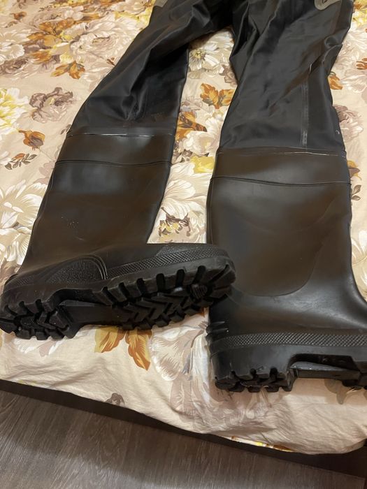 рибарски гащеризон (waders) Capеrlan с ботуши. В отлично състояние Подходящ за риболов, газене и лов.