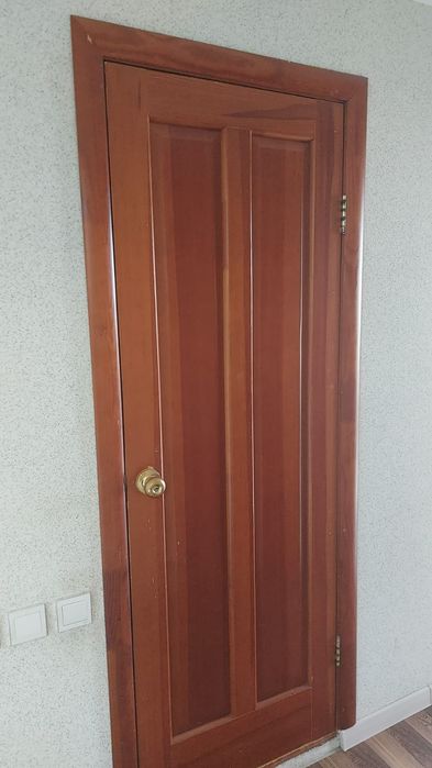 Продам деревянные двери в сборе