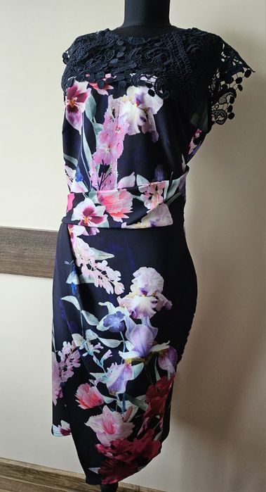 Официална ,елегантна рокля на LIPSY