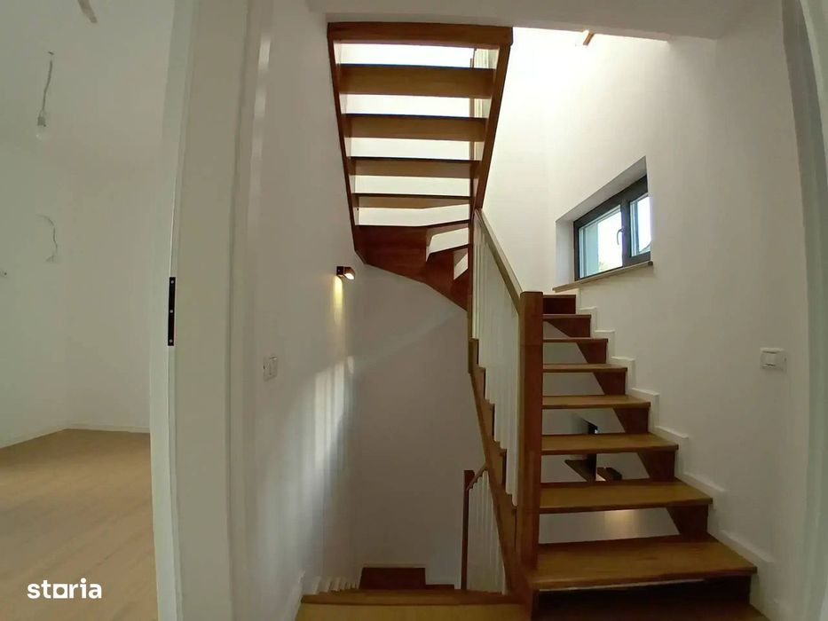 De Vânzare Casa Sisești 2 Cocosi!!