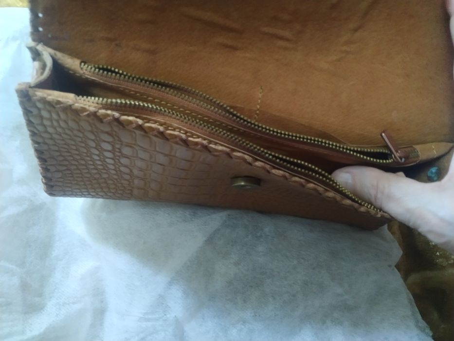 Клатч из кожи крокодила