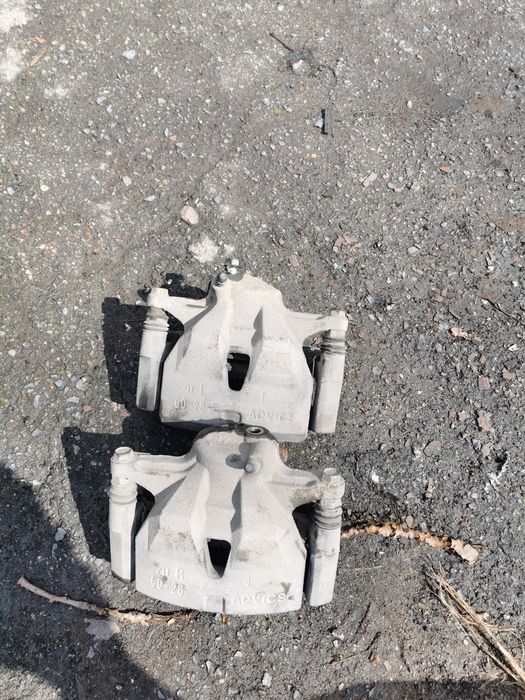 Суппорта тормозные передние Lexus is 250