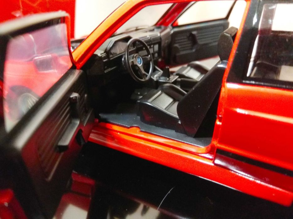 BMW e30 M3 1:24. Празни,рекламни кутии и поставки 1:24 БМВ и 1:43