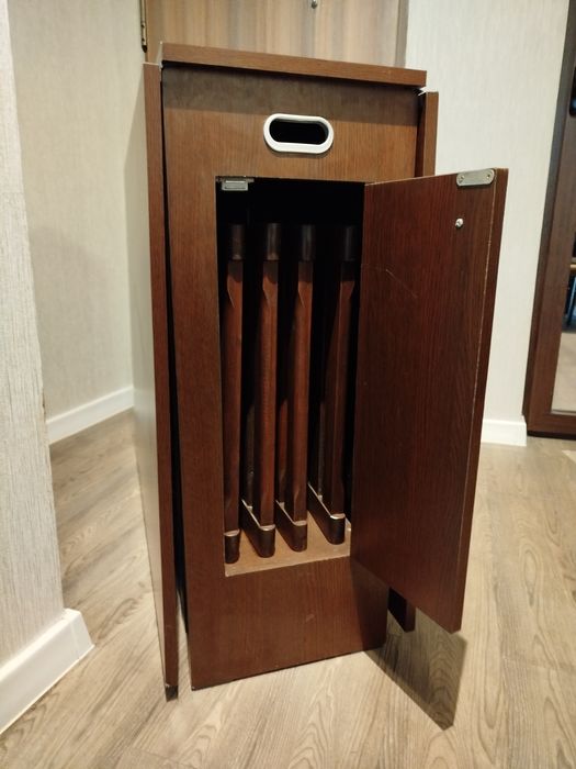 Masa extensibila cu scaune tapitate