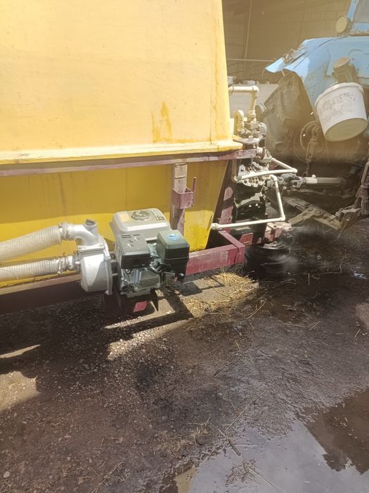 мтз 80 трактор с Оприскиватель вместе