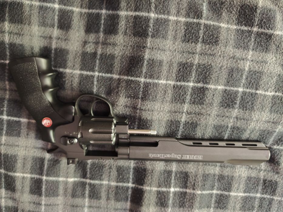 Revolver Ruger Super Hawk pentru colecție sau utilizare