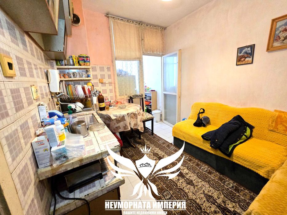 Продавам тристаен 68кв.м. на 4ти етаж с метален гараж в гр.Асеновград, квартал Изток