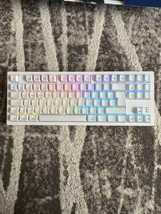 Безжична механична клавиатура.Червени суичове