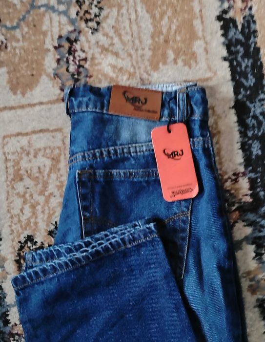 Vând blugi bărbați