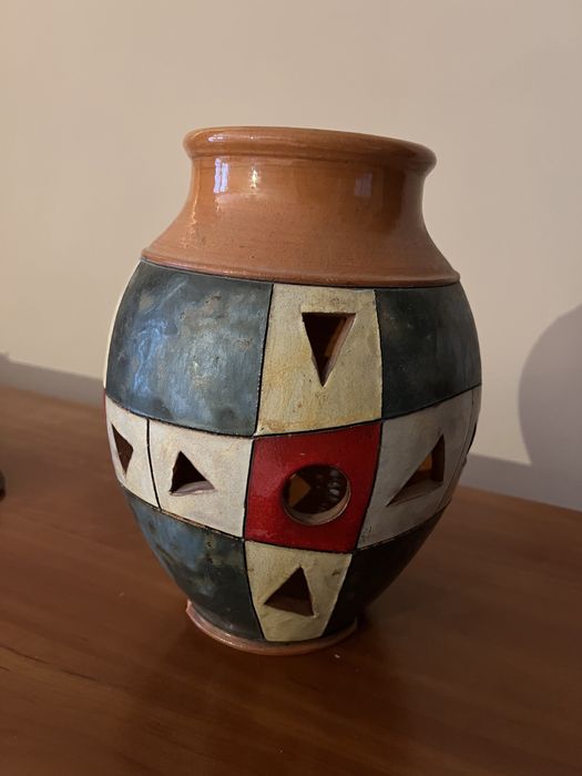 Керамична ваза цветна