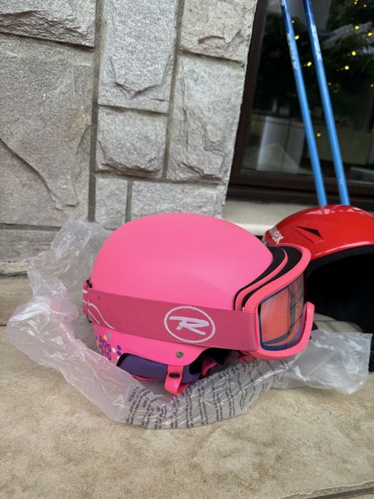 Ски, обувки за ски, каски и щеки