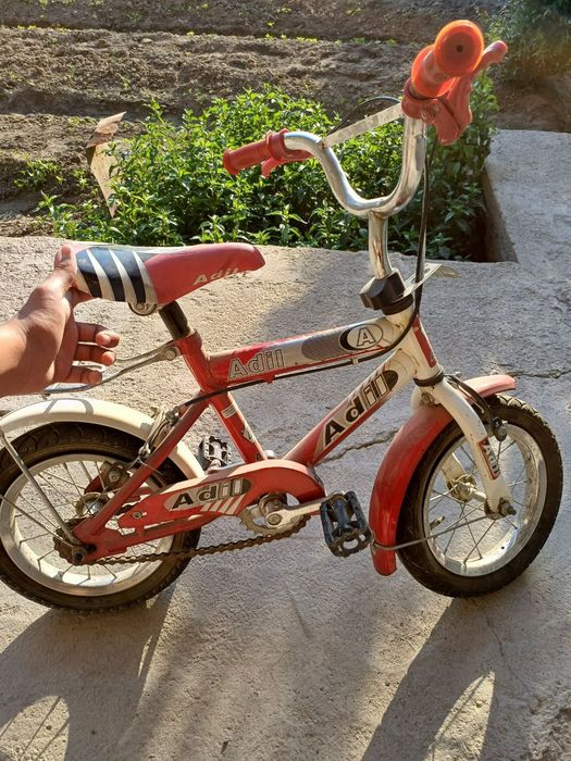 Велосипед Урал & Кама & 2 маленьких велика и самокат маленький. б/у