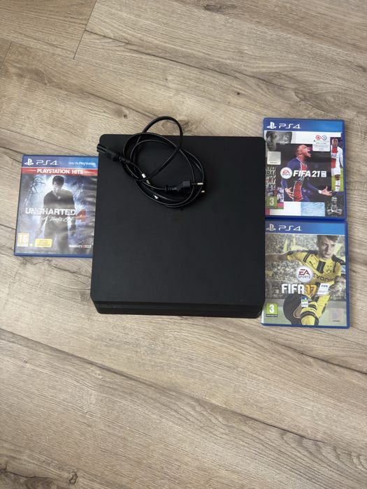 PS4 Slim 500gb + 3 jocuri si cablu de alimentare