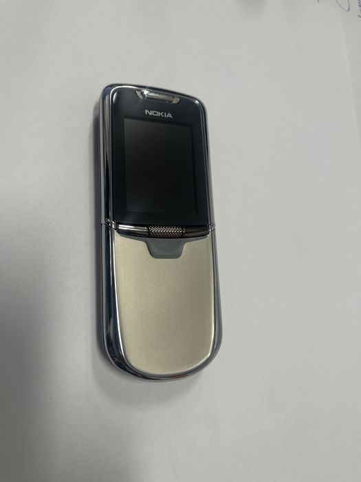 Nokia 8800.
